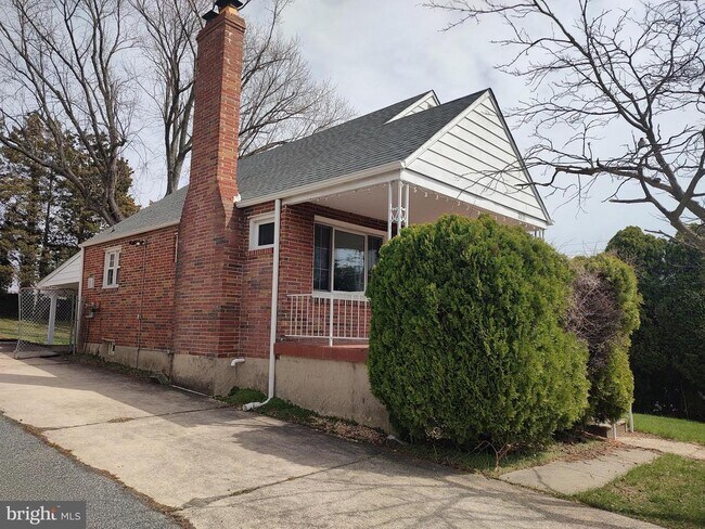 Building Photo - 2908 5th Ave