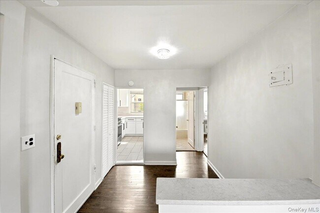 Building Photo - 12 Wainwright Ave