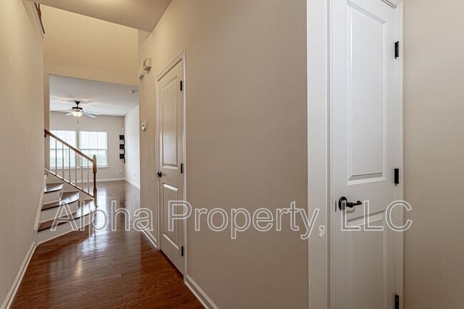 Building Photo - 14 Irvington Dr