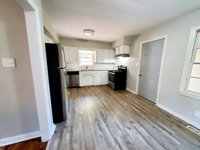 Building Photo - 117 Meadow Dr