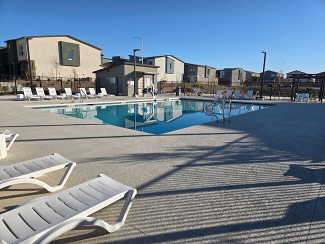 Building Photo - Kalea Trails Gated Cosmos Garden