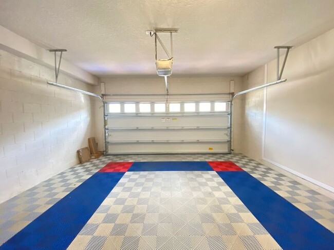 Building Photo - 2609 Amati Dr