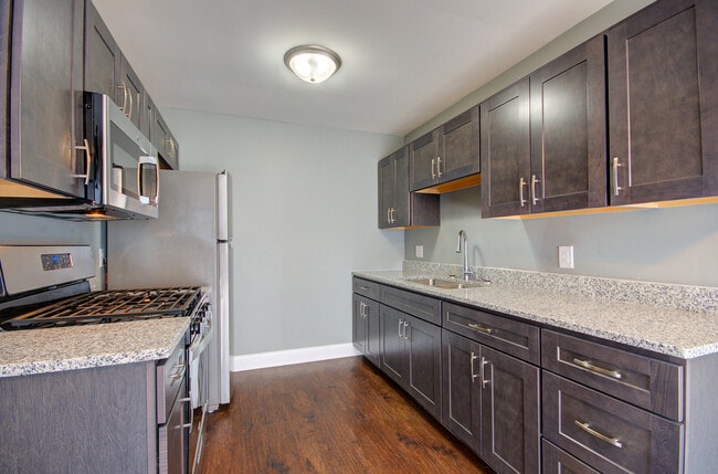 Building Photo - 2333 Carnation Dr