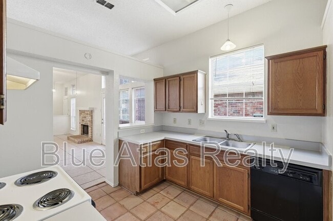 Building Photo - 1818 Orchard Dr