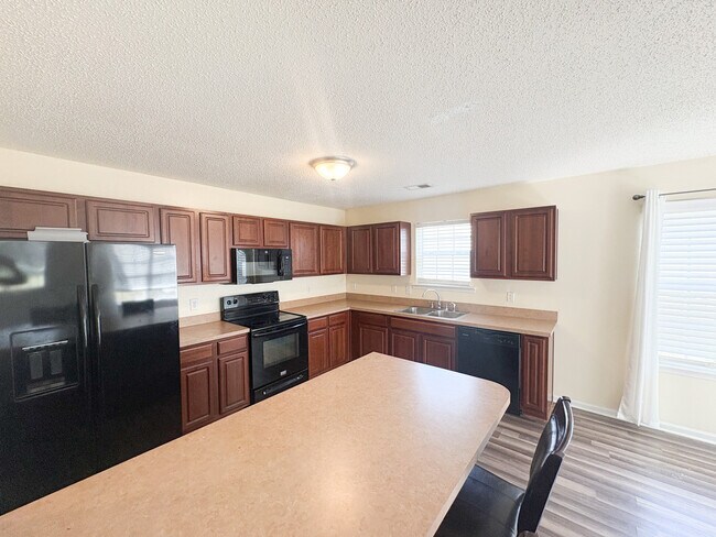 Building Photo - 159 Savannah Hills Dr