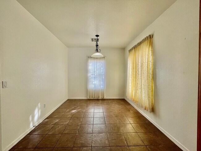 Building Photo - 14559 S Camino Larga Vista