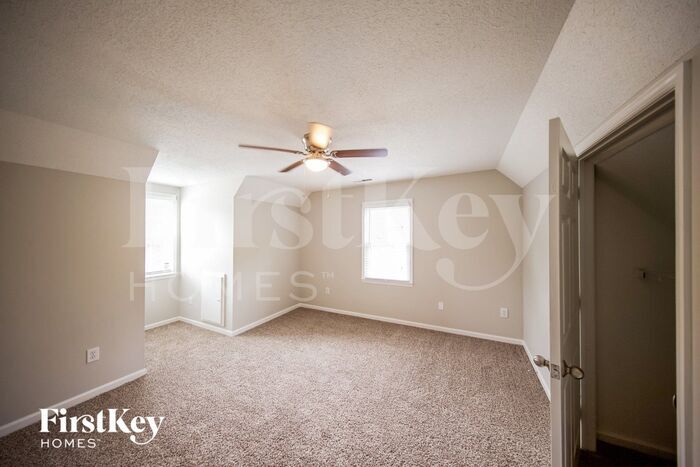 Building Photo - 2301 Buckingham Pl