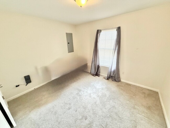 Building Photo - **4bed near MIL base- GRANITE/STAINLESS STEEL Appliances~ Roomates welcome!