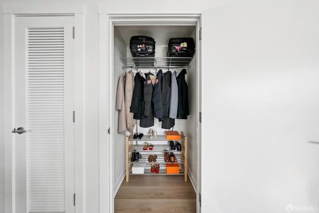 Building Photo - 501 Beale St