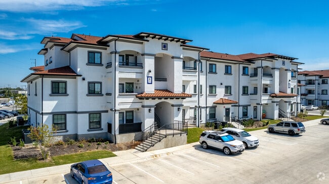 Building Photo - Majestic Ranch
