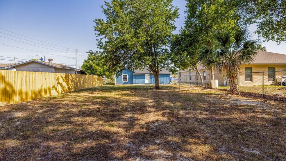 Building Photo - 1610 N Goldenrod Rd