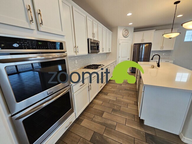 Building Photo - Wonderful 5 bedroom home **Coming Soon May 2026***
