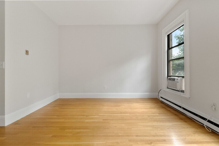 Building Photo - 182 W Brookline St