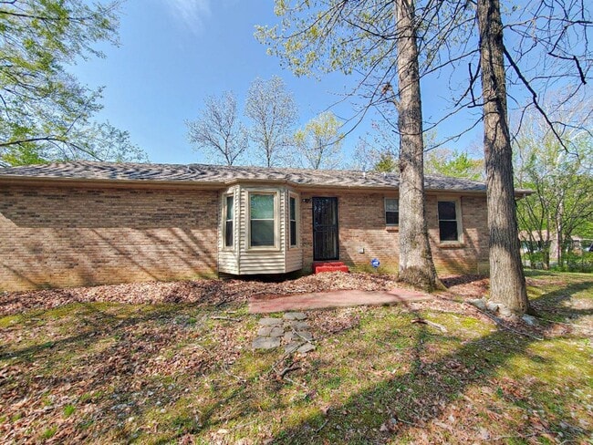 Building Photo - 201 Mill Creek Rd