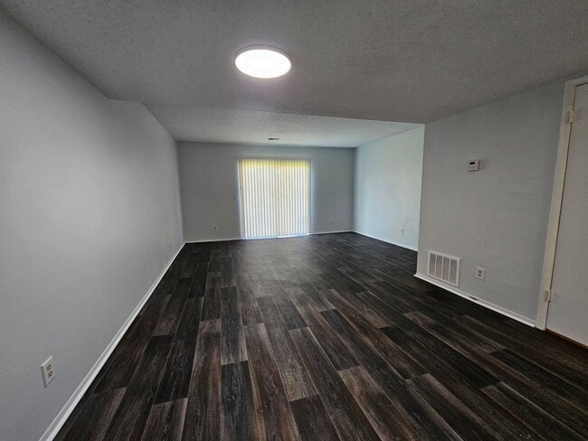 Building Photo - FOR RENT