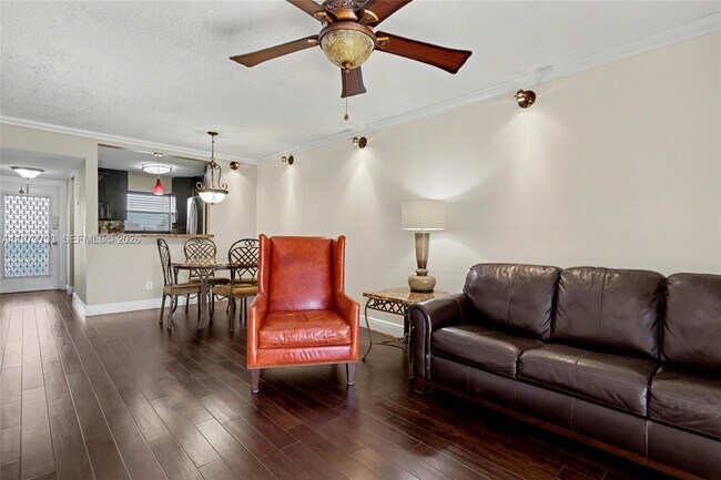 Building Photo - 6650 Royal Palm Blvd