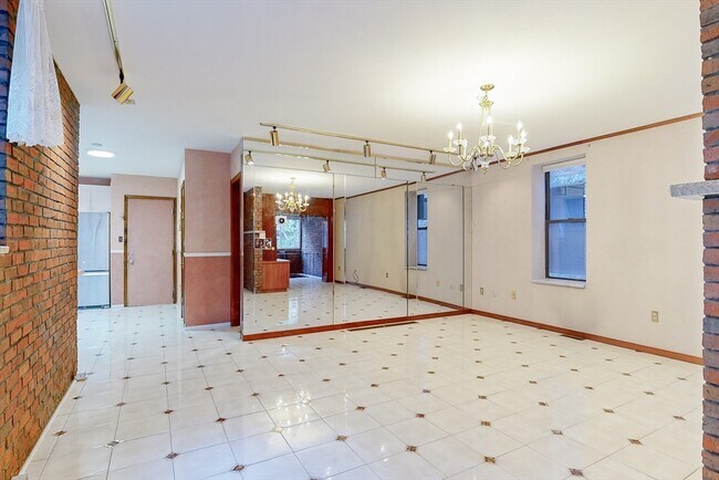 Building Photo - 71 Lubec St