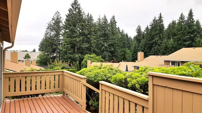 Building Photo - University Place Gem! 2 bedroom with Fireplace!