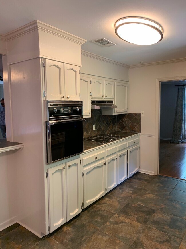 Building Photo - 755 Burgin Ave