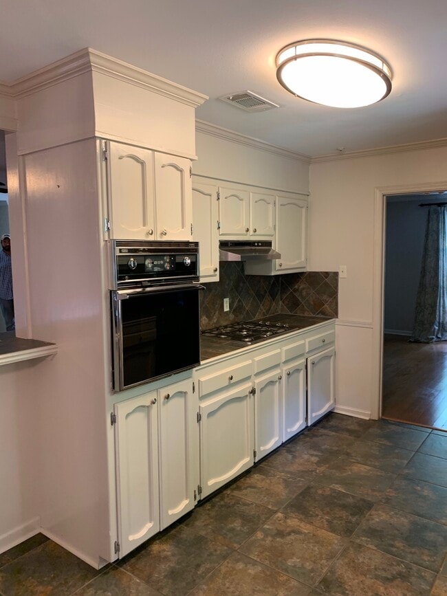 Building Photo - Great Location Close to LSU