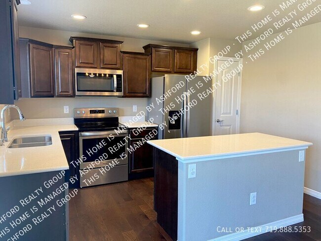 Building Photo - 6142 Meadowbank Ln
