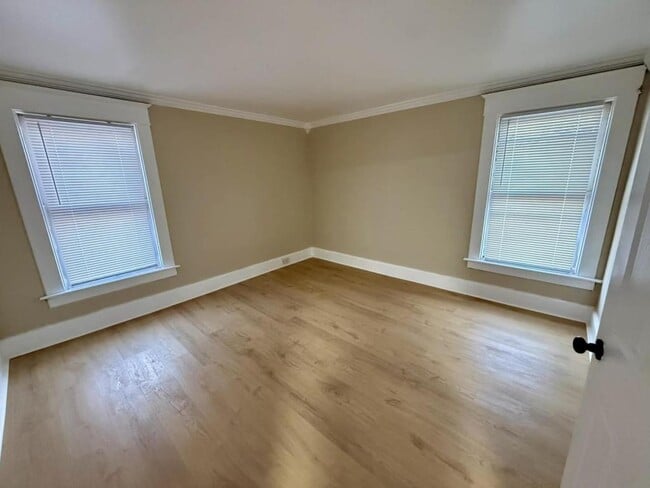 Building Photo - 35 Hess Ave