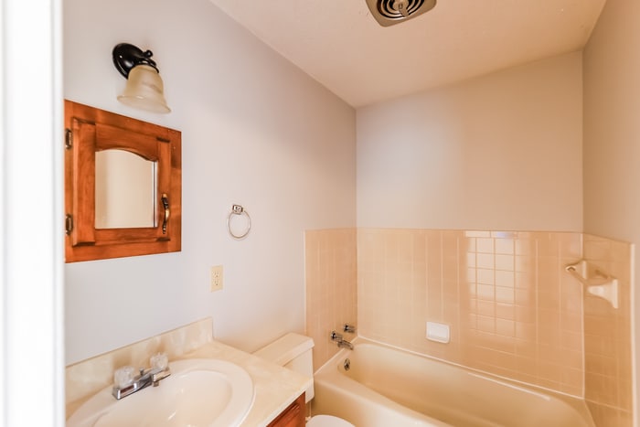 Building Photo - 1025 Minor Dr