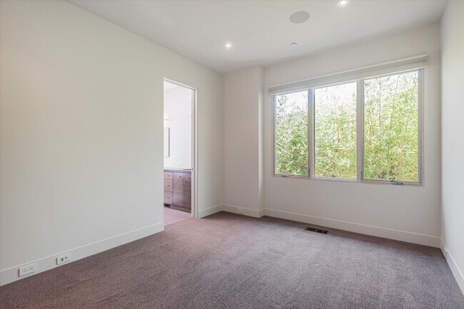 Building Photo - Wow! What a Great Home!