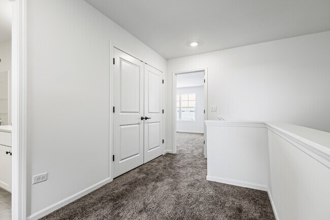 Building Photo - 1587 Syracuse Dr