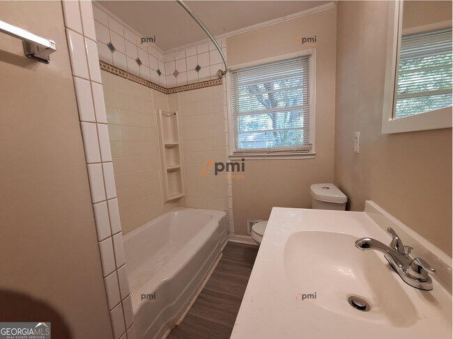 Building Photo - 4384 Westside Dr