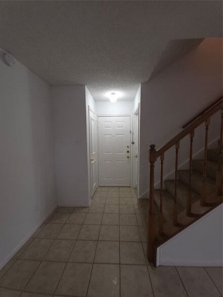 Building Photo - 7126 Deer Creek Ct