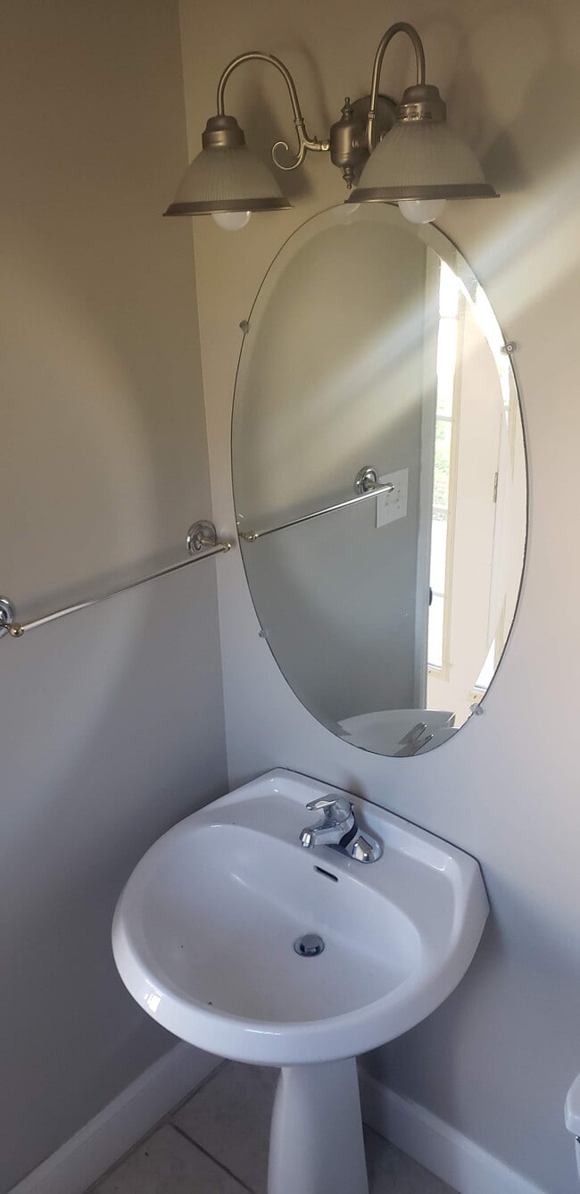 Building Photo - Unit 2