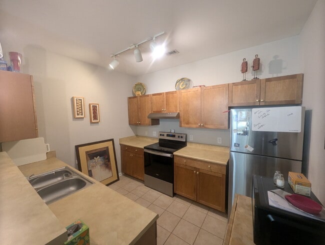 Building Photo - 400 Bucksley Ln