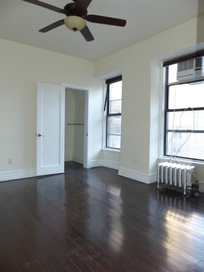 Building Photo - Stunning, Super Sunny Pre-War CORNER 1 BD,...