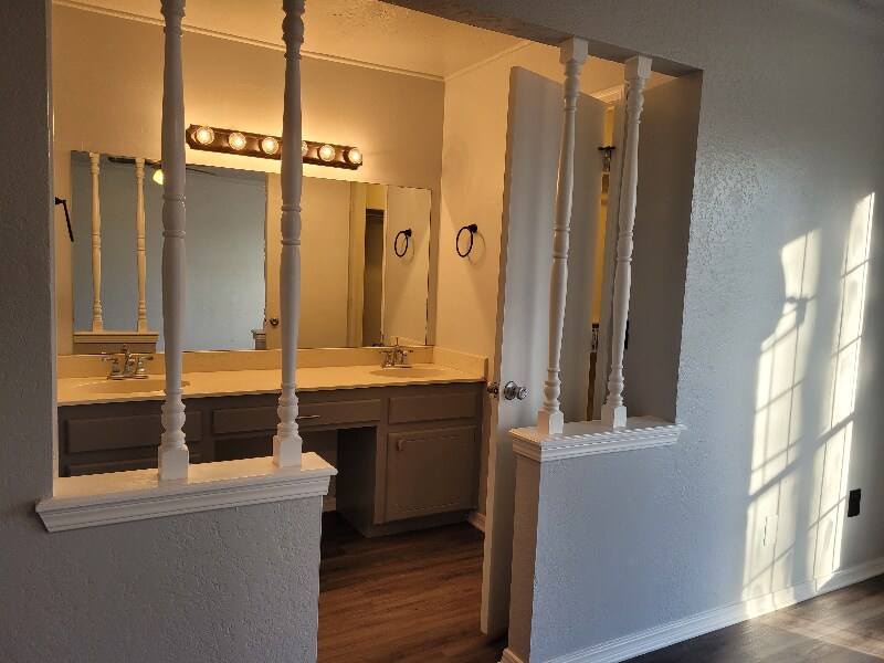Building Photo - 132 Sonora