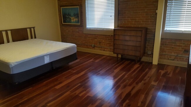 Huge bedroom. Bed and dressers included - 112 Colorado Ave