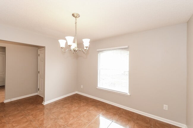 Building Photo - 6789 Southern Oaks Dr