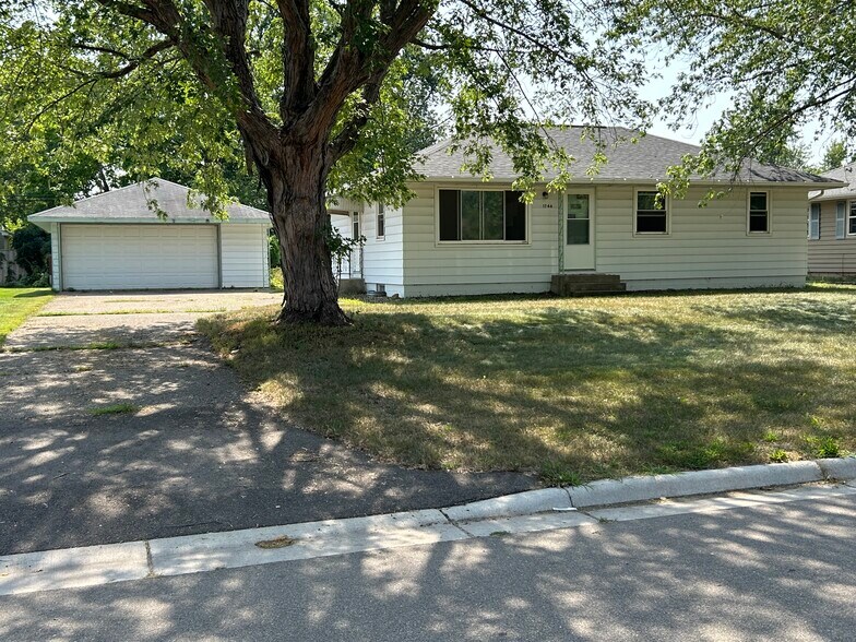 Streetview of house - 1746 Oakwood Dr