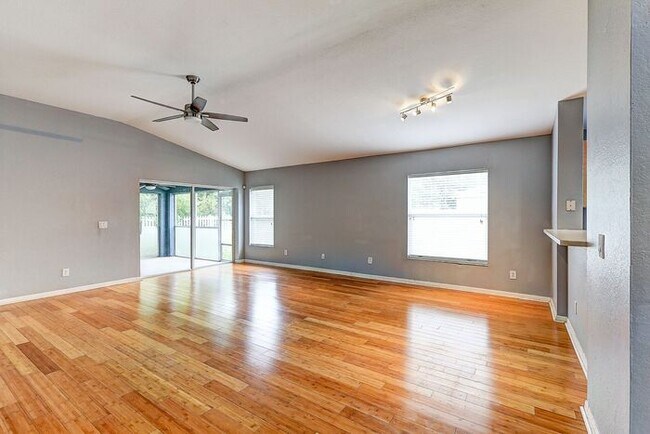 Building Photo - Spacious 4-Bedroom Home in Rivercrest, Riv...