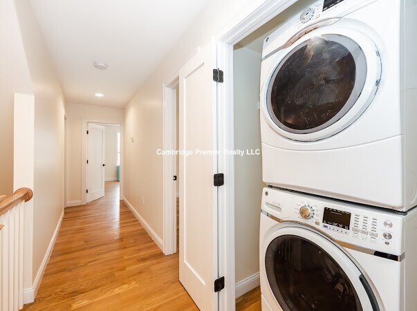 Building Photo - 27 1st St