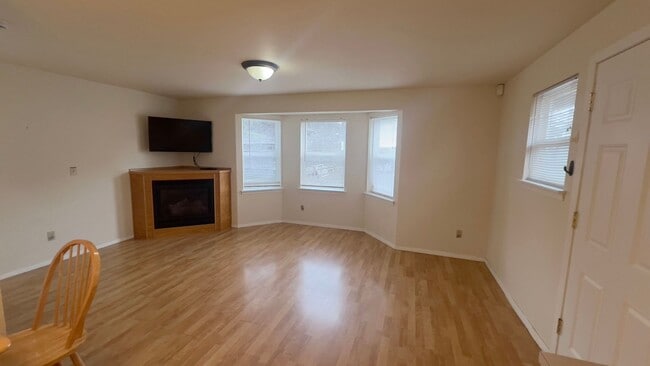 Building Photo - 1860 Beach Dr