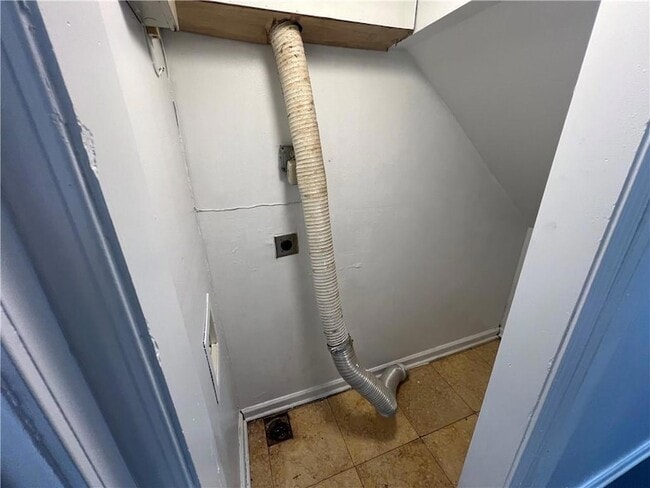 Building Photo - 7702 Belcrest Pl