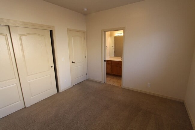 Building Photo - 4 Br, 3 Car Garage - Stone Gate at Seven H...