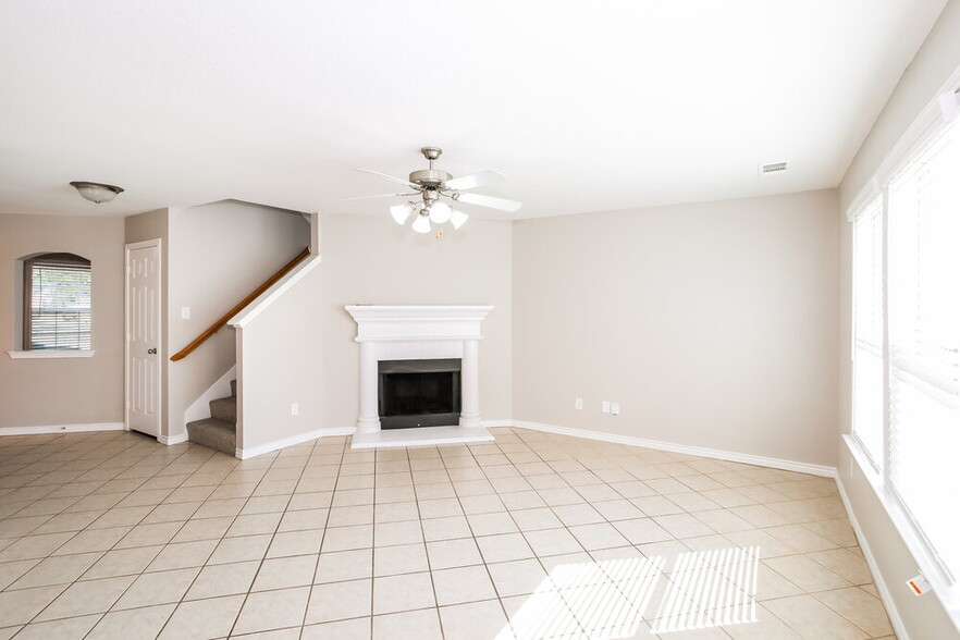 Building Photo - 9032 Wild Rose Ln