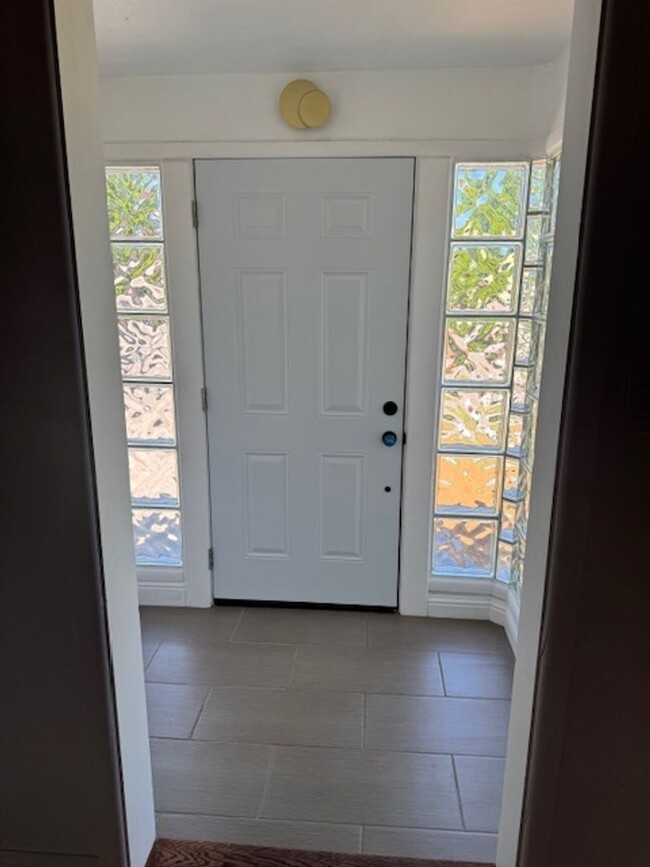 Building Photo - Beautiful West Redding Home with $200 Move...
