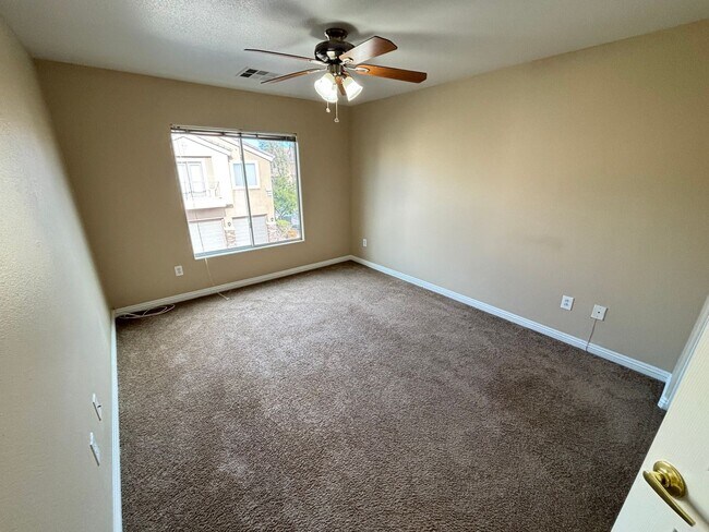 Building Photo - Gorgeous 2Bed/2Bath/1CarGarage TownHouse, located in the NW part of the valley