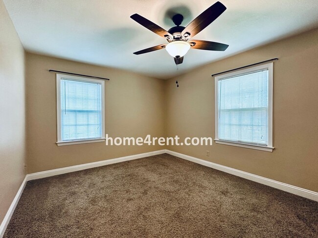 Building Photo - Adorable Ranch in Roeland Park w/ Wood Flo...