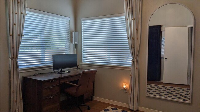 Building Photo - 5322 Summer Dr