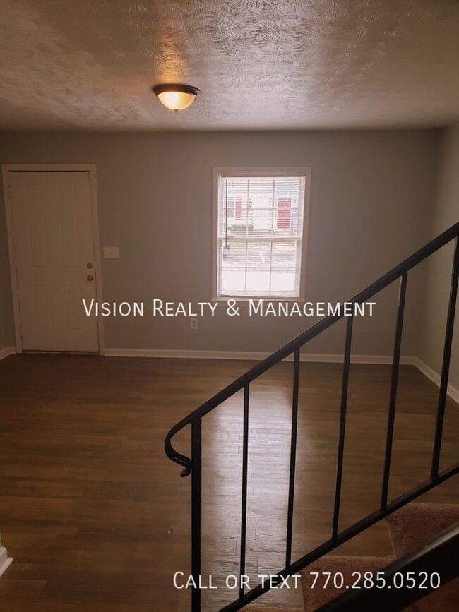Building Photo - 2BR/1.5BA  Townhome Lithonia