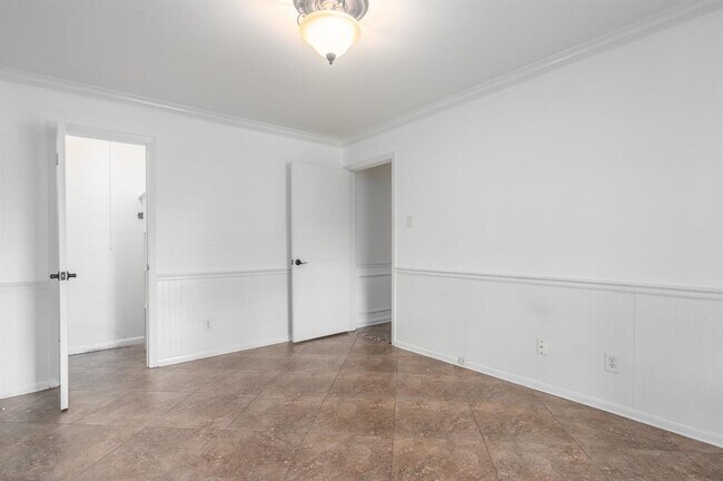 Building Photo - 9423 Highmeadow Dr